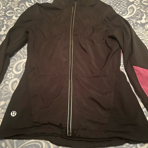 Lululemon wind breaker - Picture 2 of 4